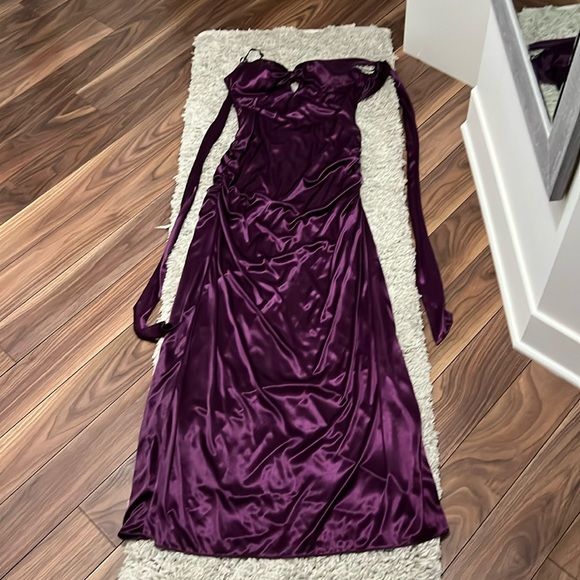 New long dress - Picture 1 of 2